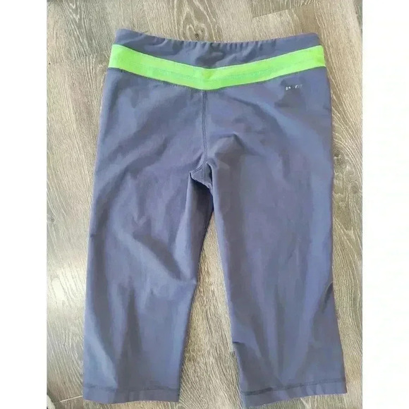 Nike Women's Dri Fit Capri Pants size M Gray #2‎ - Picture 2 of 4